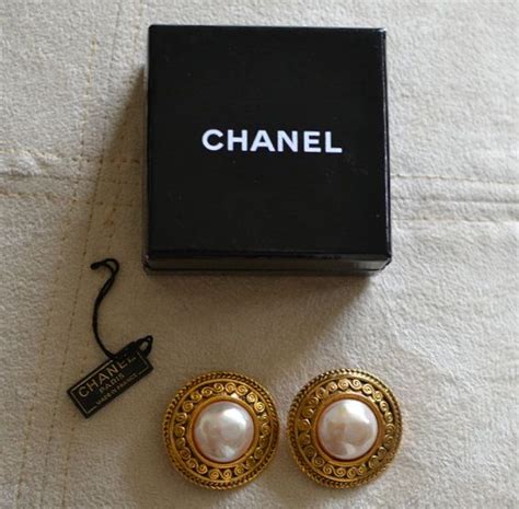 boucle d'oreilles chanel vintage|boucle d'oreille Chanel femme.